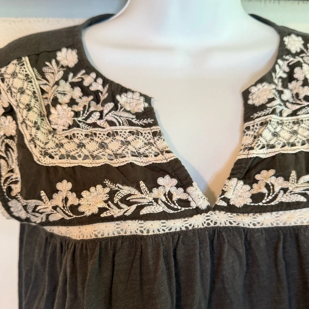Lucky Brand Black Short Sleeve with White Embroidery New - Picture 3 of 6